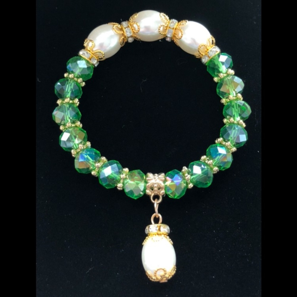 ❤️ 3 for $12 Green Beaded Stretch Bracelet